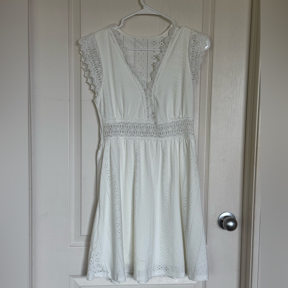 NWOT Beautiful White Lace Dress Sz Small